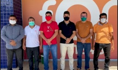 DORES: Em entrevista à rádio Fam Fm vereadores garantem acabar com reeleição