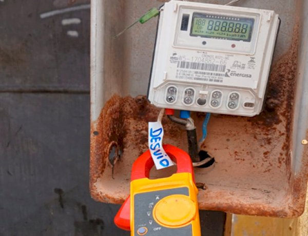 Lava-jato e comércios são autuados por furto de energia no Centro de Aju